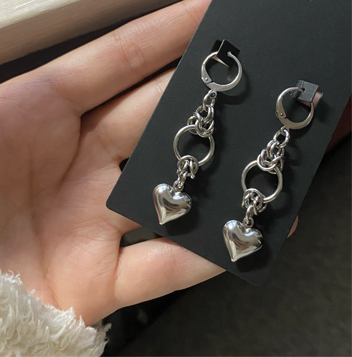 „heartbreaker“ earrings