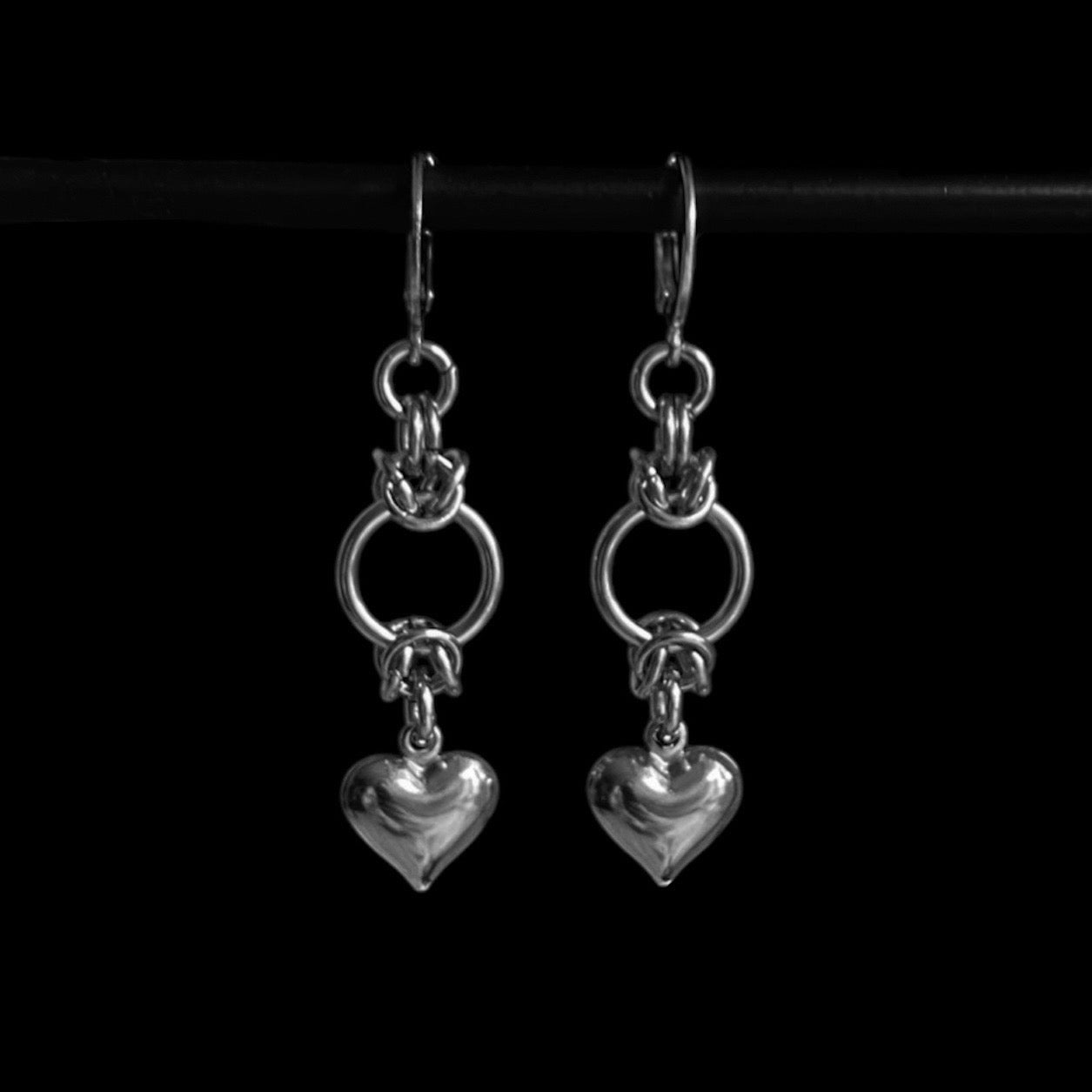 „heartbreaker“ earrings