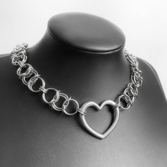 “hollow heart” chainmail choker necklace
