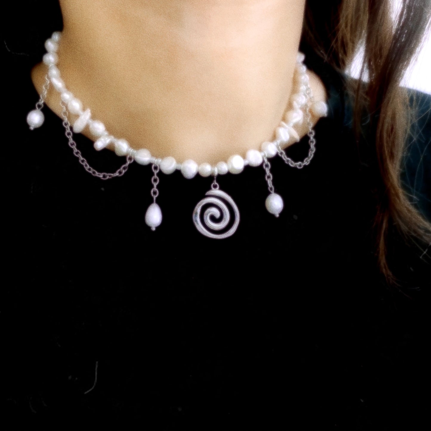 „spiralling“ pearl necklace