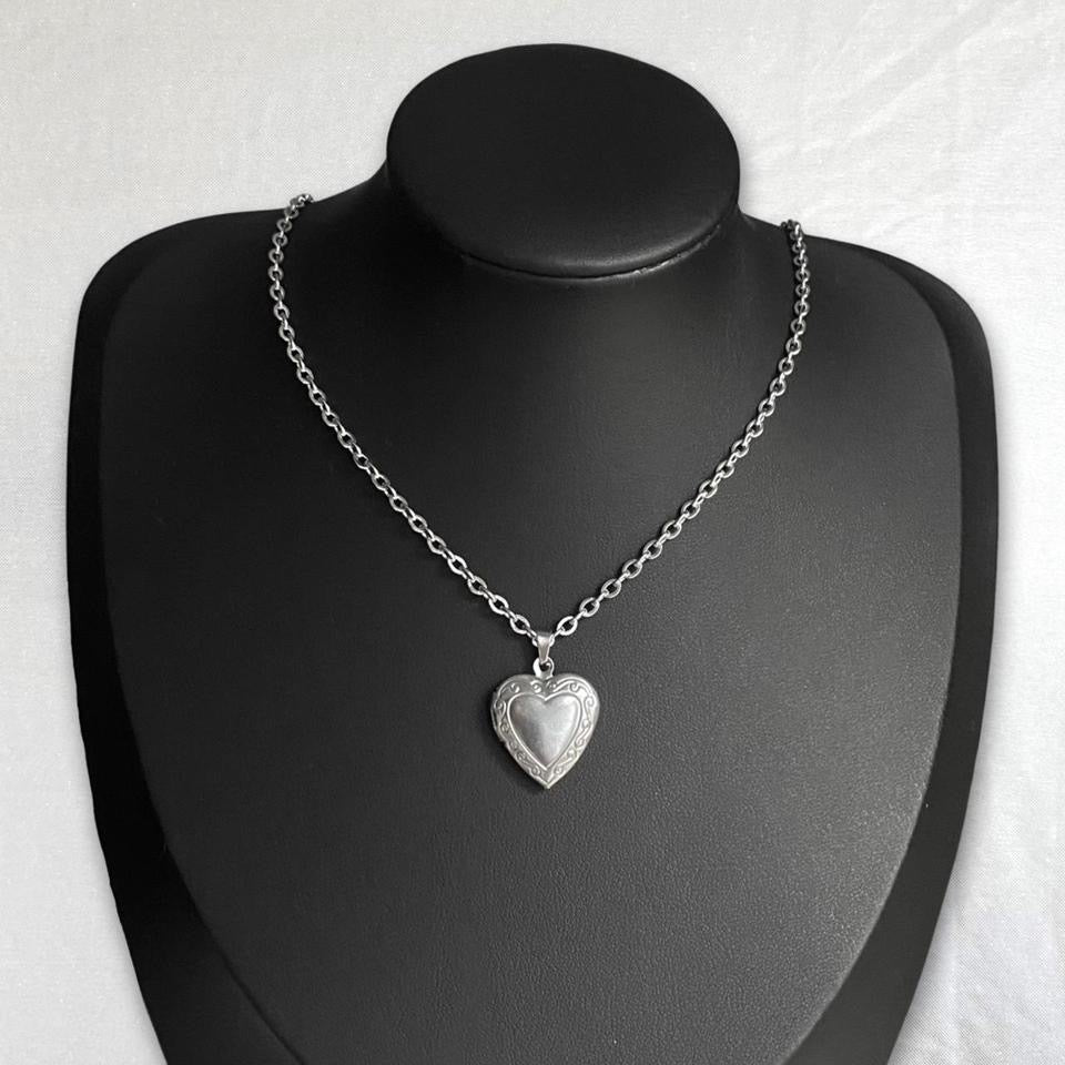 retro heart locket necklace